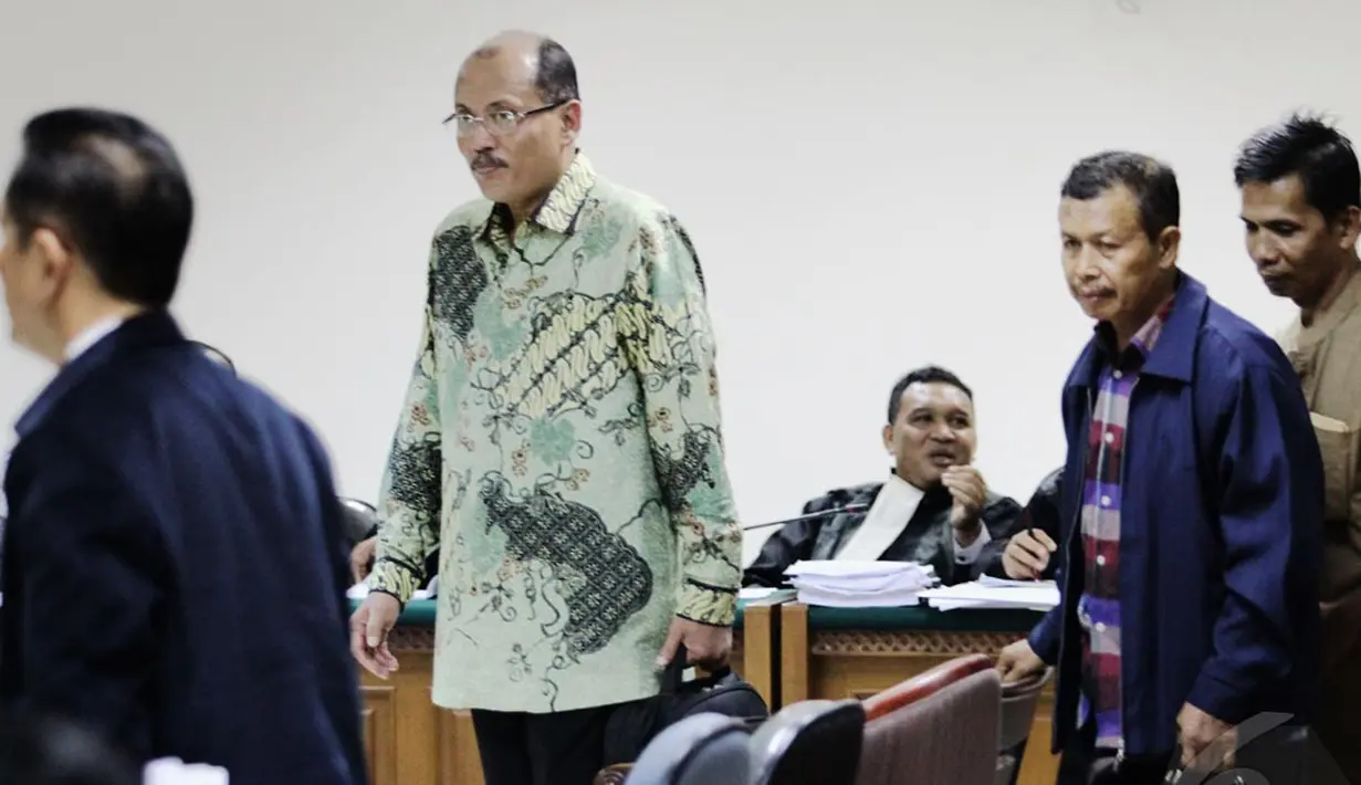 Sekjen MK Djanedri M Gaffar bersaksi untuk mantan ketua MK Akil Mochtar di Pengadilan Tipikor Jakarta,Senin (12/5/2014) (Liputan6.com/Faizal Fanani).