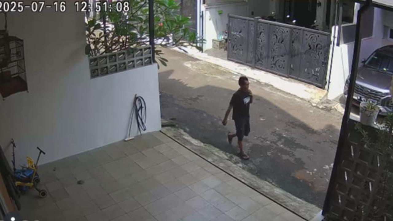 Detik-detik Rumah Rafael Tan Disatroni Maling Siang Bolong, Paket di Depan Pintu Raib - Tingkah Pelaku Disorot