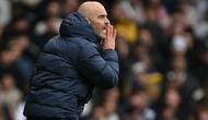 Pelatih kepala Chelsea asal Italia, Enzo Maresca, memberi isyarat di pinggir lapangan selama pertandingan Liga Primer Inggris antara Fulham dan Chelsea di Craven Cottage di London pada tanggal 20 April 2025. (Glyn KIRK/AFP)