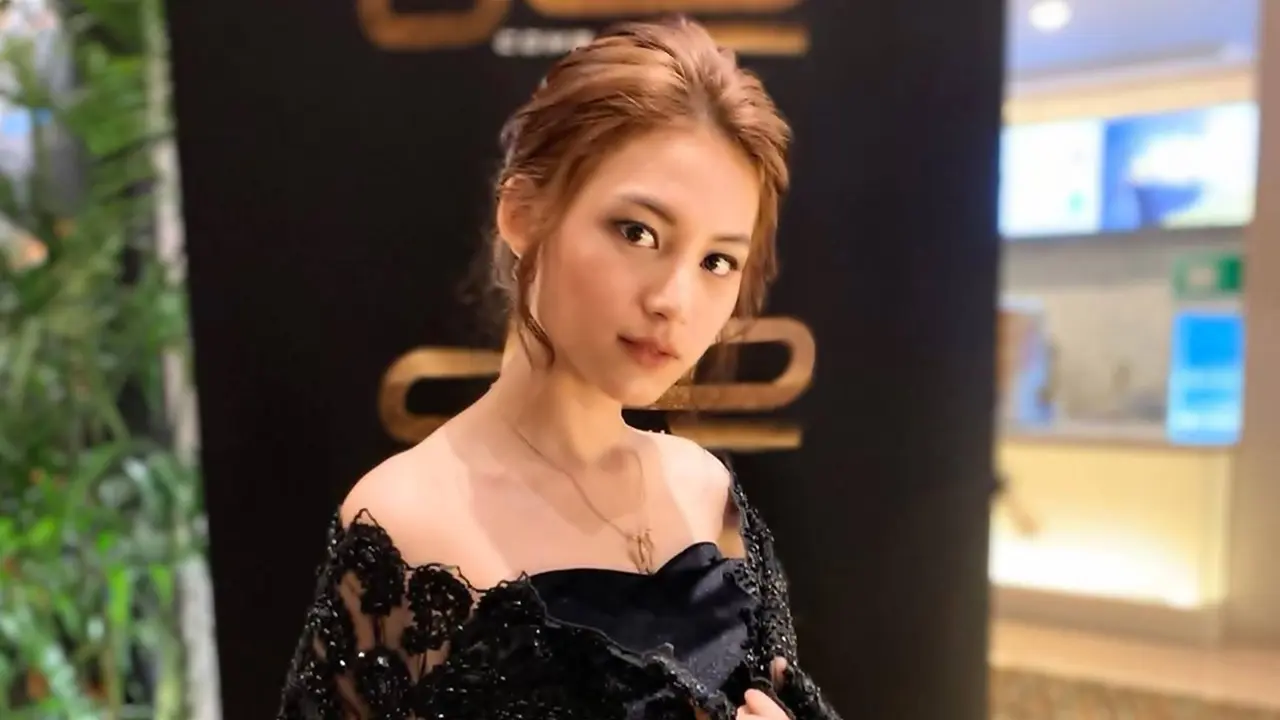 FOTO: Kerap Tampil Sporty dan Kasual, Ini Gaya Feminim Lania Fira yang Menawan