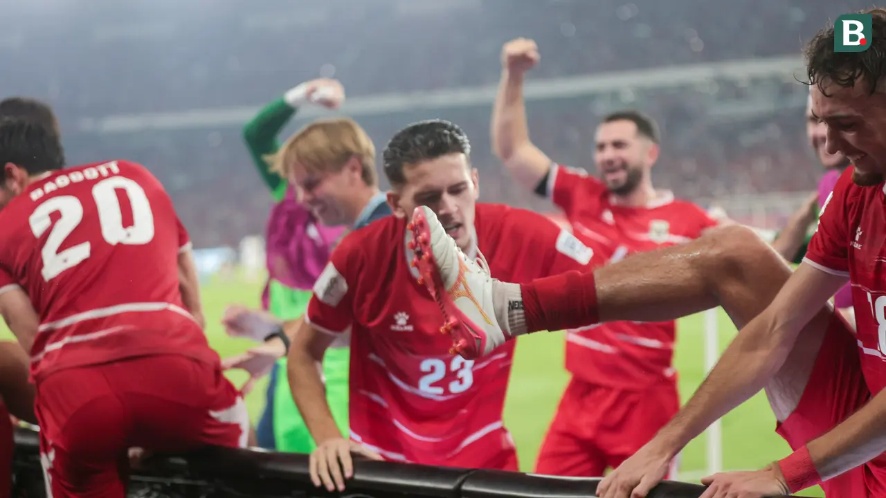 Euforia Juara, Pemain Timnas Indonesia Berlari Sambangi Tribun Suporter