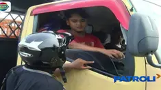 Ulah para remaja meminta uang secara paksa itu membuat para sopir truk resah dan mengganggu kelancaran lalu lintas.