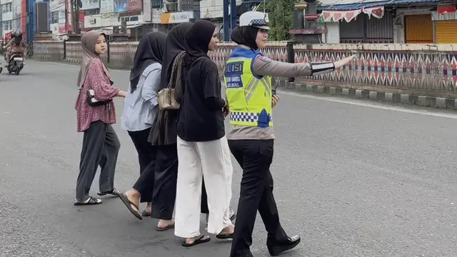 Di Balik Sirine dan Air Mata, Sehari Bersama Polwan Satlantas Penjaga Kota Bandar Lampung