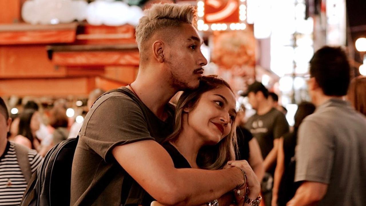 6 Potret Seru Siti Badriah Liburan ke Jepang dengan Suami