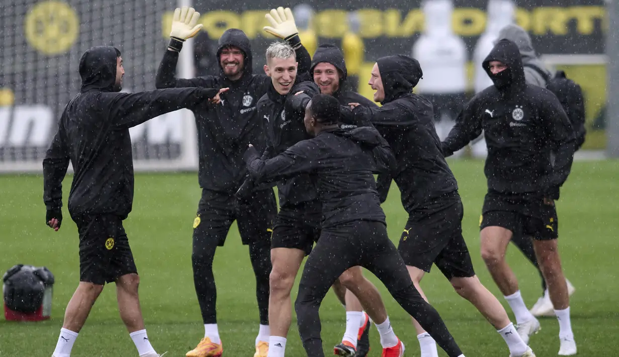 Borussia Dortmund bakal menantang Atletico Madrid di Signal Iduna Park, Rabu (17/4) pukul 02.00 dini hari WIB pada leg kedua babak perempat final Liga Champions. (Bernd Thissen/dpa via AP)