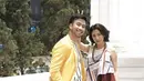 Sherina juga mengunggah beberapa foto jadul bersama Vidi, salah satunya saat Vidi mengenakan setelan kuning. [@sherinamunaf]