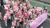 Antusiasme Masyarakat yang Ikut dalam Fun Walk  Campaign One Pink One Hope Wardah, di Jakarta. (Dok. ParagonCorp)
