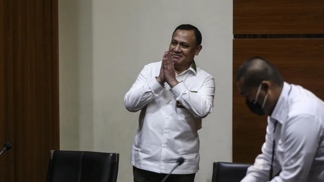 Firli juga mengklaim ajudannya hanya satu, bernama Kevin bukan Irwan seperti yang disebutkan dalam kronologi dugaan pemerasan terhadap Syahrul Yasin Limpo.<br>