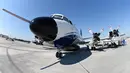 Kermit, pesawat milik National Oceanic and Atmospheric Administration (NOAA) terparkir di Coast Guard Air Station, Bandara Opa Locka, Miami, AS (12/5). Pesawat jenis WP-3D Orion ini digunakan sebagai pemburu badai. (AFP Photo/Rhona Wise)