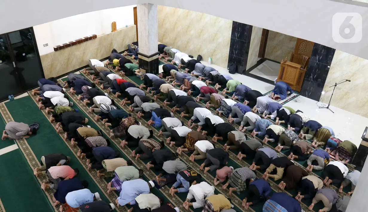 Pimpinan Pusat Muhammadiyah menyatakan pada Minggu 10 Maret 2024, bulan sudah berada di atas ufuk (hilal sudah wujud) di wilayah Indonesia, kecuali di Maluku Utara, Papua Barat, dan Papua Barat Daya. (Liputan6.com/Herman Zakharia)