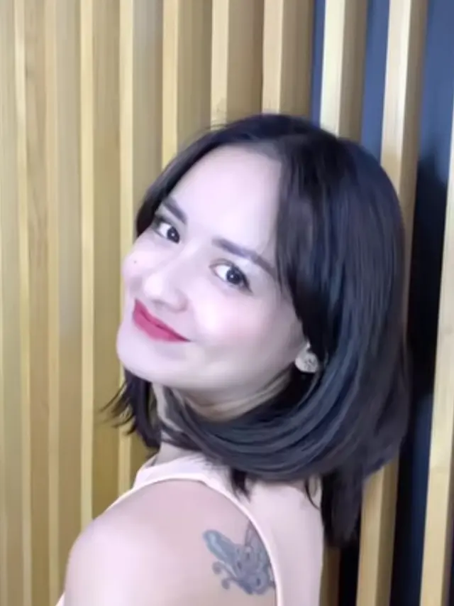 Joanna Alexandra Pamer Rambut Hitam