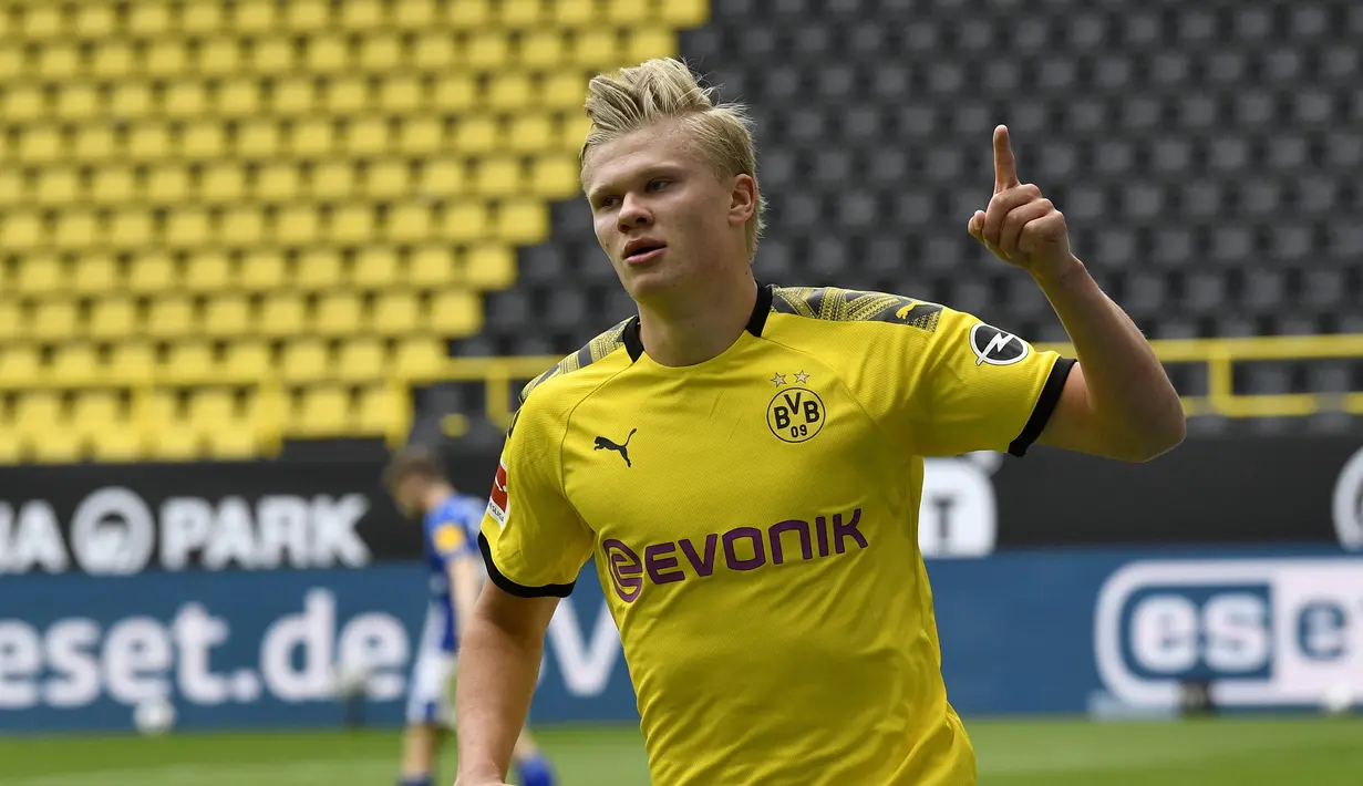 2. Erling Haaland - Pemain berusia 19 tahun ini menjalani karier cemerlang bersama Borussia Dortmund. Haaland telah melesakkan 16 gol dan tiga aasist dalam 18 laga pertamanya untuk Dortmund. (AFP/Martin Meissner/pool)