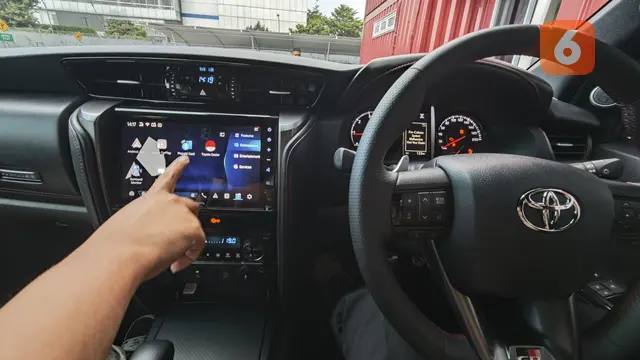 Teknologi Konektivitas T Intouch di New Toyota Fortuner 2024. Liputan6.com/Iskandar