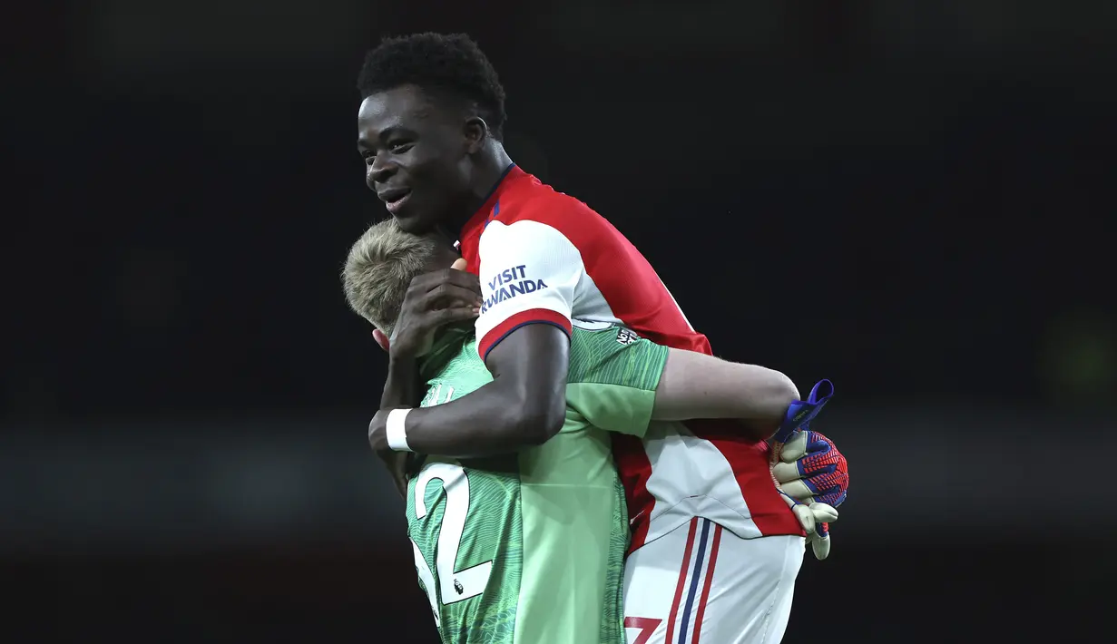 Bukayo Saka. Sayap kanan Inggris berusia 20 tahun yang kini memasuki musim ke-4 bersama Arsenal ini dipromosikan dari tim U-21 ke tim utama The Gunners pada awal musim 2018/2019. Di musim 2021/2022 ini ia telah mencetak 8 gol dan 5 assist dalam 25 laga di Liga Inggris. (AP/Ian Walton)