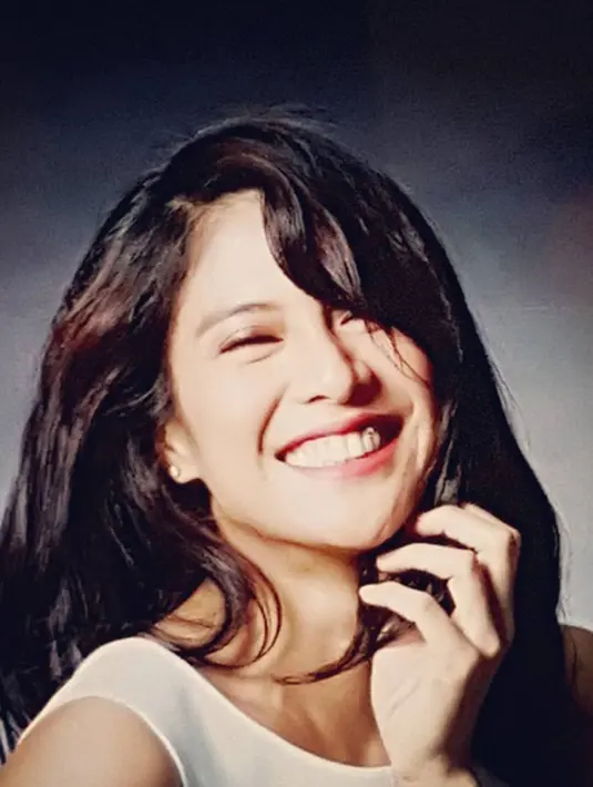 Memotong rambutnya menjadi super pendek, Dian pun menuai pujian dari para penggemarnya, banyak yang menyukai penampilan ibu dua anak ini. “wanita paling cantik se dunia,” tulis pemilik akun @mugierr. (Instagram/therealdisastr)