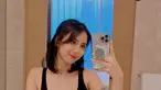 Belakangan Clairine Clay hanya diketahui memiliki tato di lengan. Namun siapa sangka wanita 27 tahun ini punya tato di tempat tersembunyi lainnya. Tato wajah orang tuanya saat berpacaran ini menjadi tato pertama yang dibuat Clairine saat akan menikah dengan Joshua. Uniknya alasannya ialah agar Clairine selalu mengingat orang tuanya, meski sudah menikah. (Liputan6.com/IG/calirineclay)
