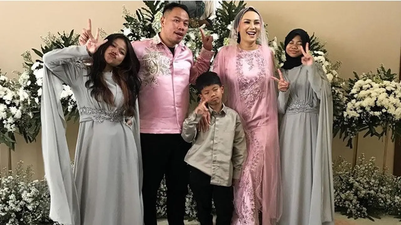 Segera Menikah, Ini 6 Momen Pengajian Vicky Prasetyo dan Kalina Ocktaranny