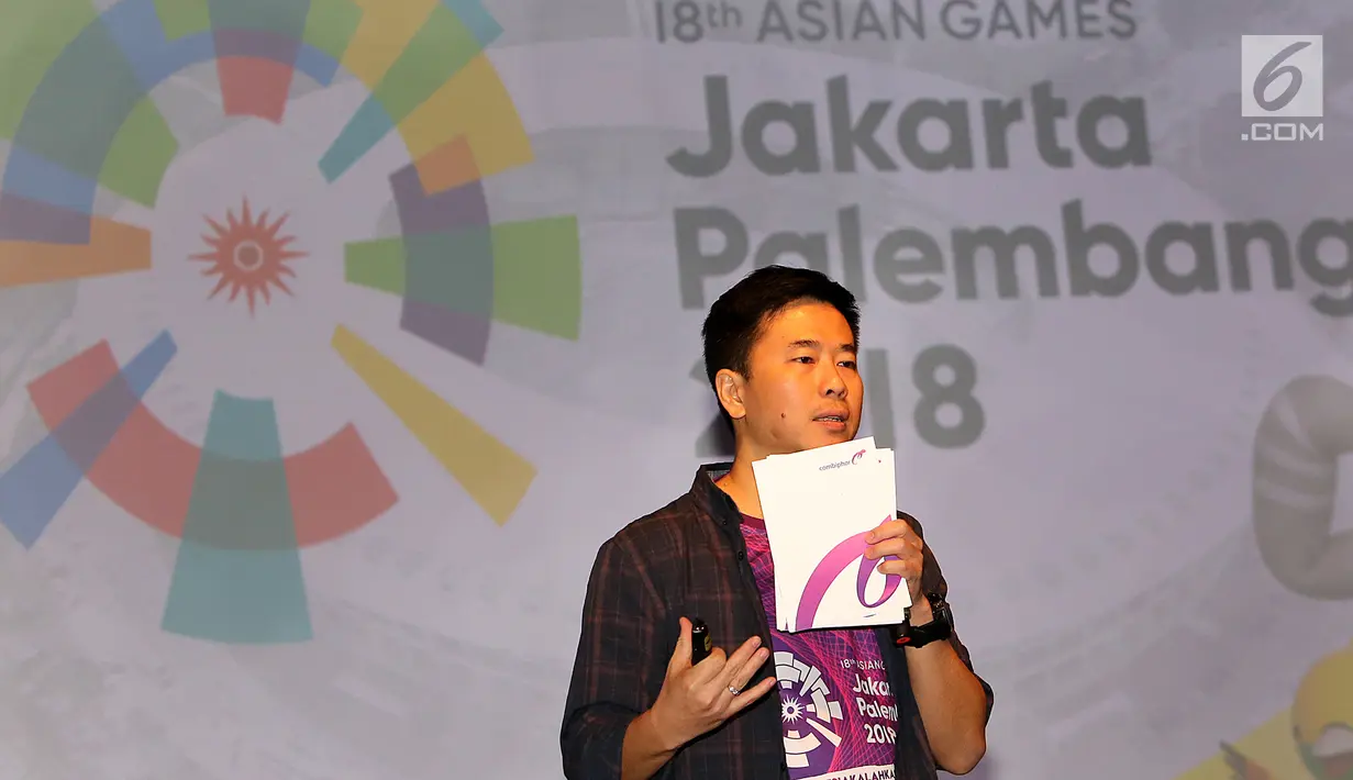 VP Consumer Healthcare & Wellness and International Operation Combiphar, Weitarsa Hendarto memberikan sambutan pada acara penutupan kampanye tagar #IndonesiaKalahkanBatas, di Jakarta, Selasa (25/9). (Liputan6.com/Fery Pradolo)