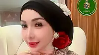 8 Potret Model Kebaya dan Hijab Sanggul Roro Fitria, Unik dan Jadi Ciri Khas