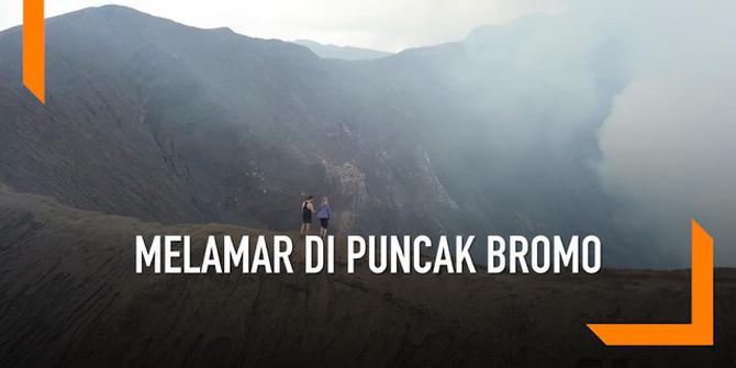 VIDEO: Turis Lamar Kekasih di Puncak Bromo, Romantis Tapi Deg-Degan