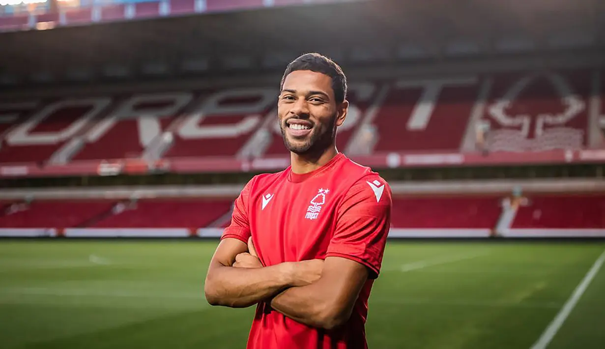 Renan Lodi. Bek kiri Brasil berusia 24 tahun yang sejak 3 musim lalu membela Atletico Mdarid ini dipinjamkan ke Nottingham Forest selama 1 musim pada awal musim 2022/2023 dengan biaya sebesar 5 juta euro atau setara Rp73 miliar. Bersama Forest ia bertransformasi menjadi sayap kiri dan total telah tampil dalam 3 laga di Liga Inggris, namun sayang semuanya berujung dengan kekalahan. (nottinghamforest.co.uk)