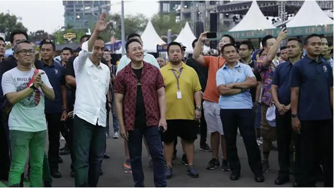 Sneakers/copyright KapanLagi.com/Agus Apriyanto