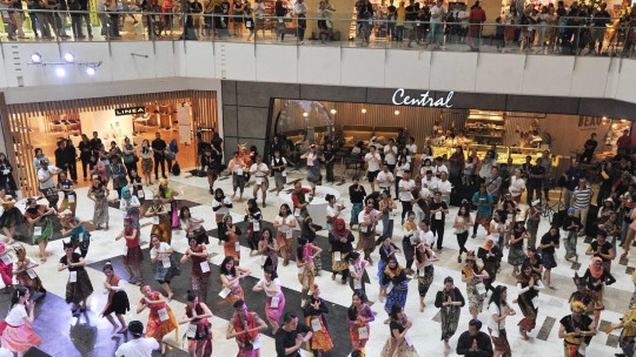 Ribuan peserta Indonesia Menari beraksi di Grand Indonesia