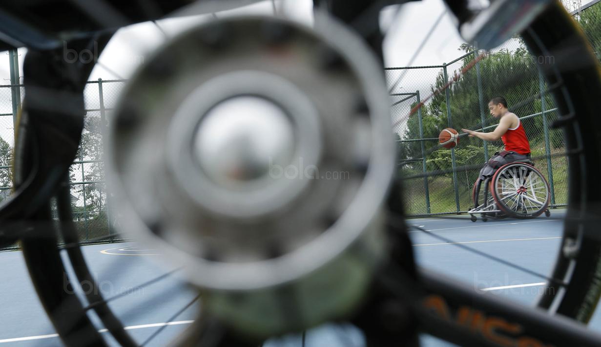 Namun kehidupan pria yang menyukai olahraga basket ini mulai berubah ketika mendapat cedera ligamen saat berusia 17 tahun. (Bola.com/M Iqbal Ichsan)