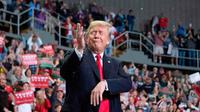 Donald Trump dalam safari politiknya di Biloxi, negara bagian Mississippi, pada November 2018 (AFP/Jim Watson)