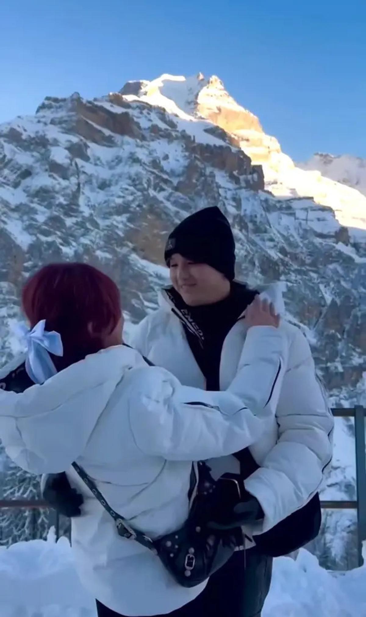 7 Potret Brisia Jodie Lamaran Ulang di Swiss, Romantis Berlatar Gunung Salju