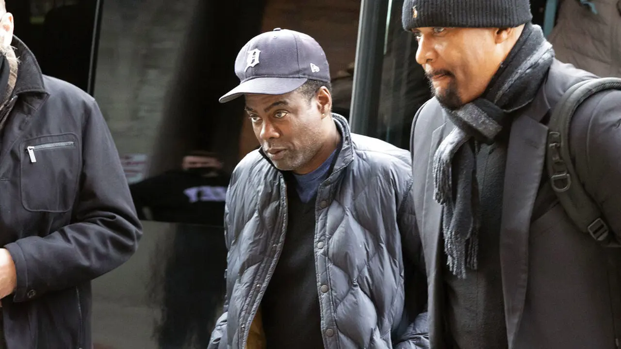 Chris Rock (tengah). (AP Photo/Michael Dwyer)
