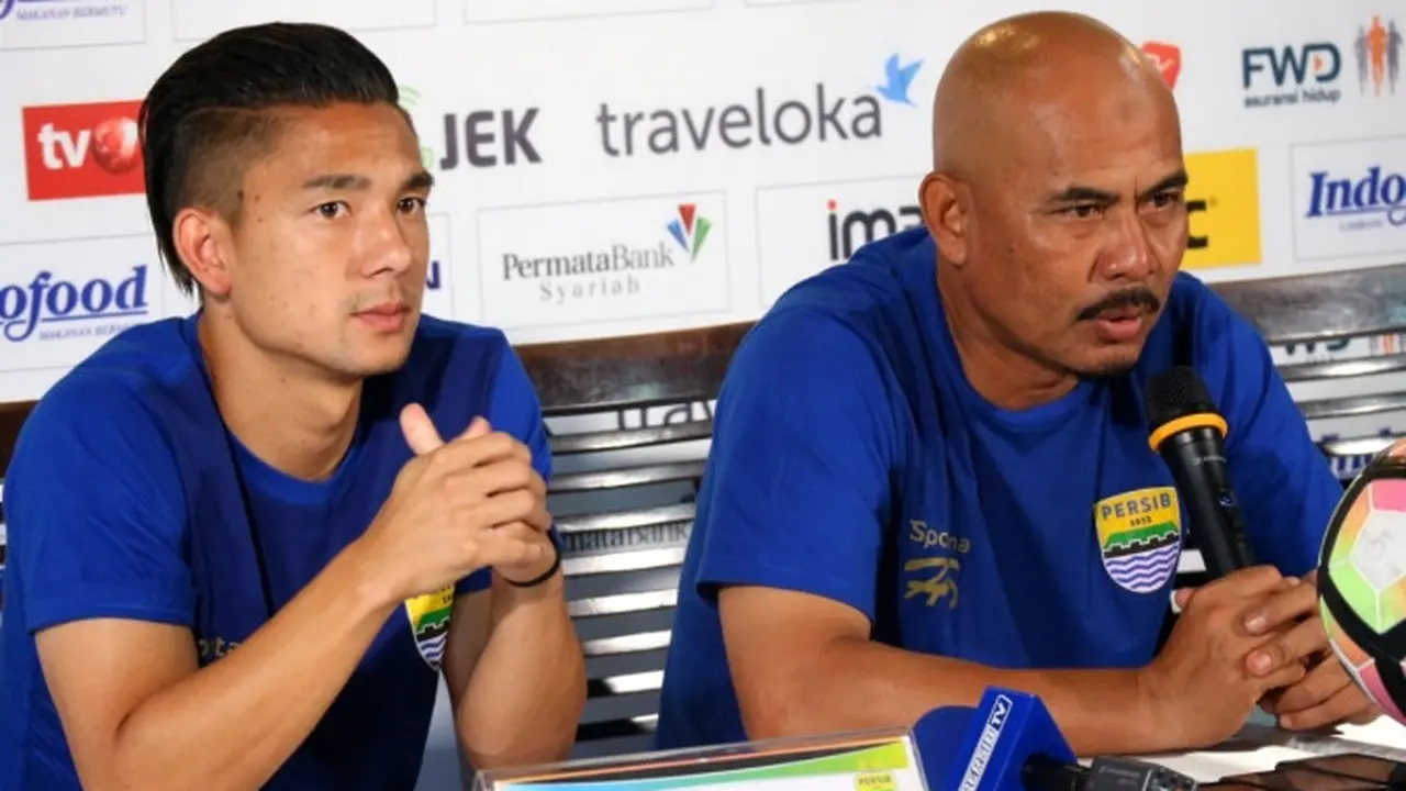 Kim Jeffrey Kurniawan dan asisten pelatih Persib Bandung, Herrie Setyawan