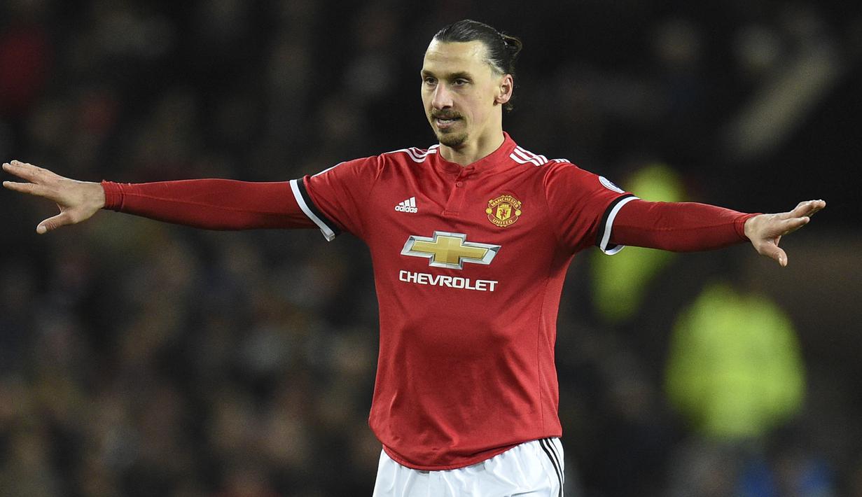 Zlatan Ibrahimovic. Striker yang kini berusia 39 tahun ini didatangkan secara gratis dari PSG pada 2016/2017. Di musim pertamanya sukses memberi gelar Liga Europa untuk Manchester United. Akibat rentan cedera, di akhir musim keduanya ia dilepas gratis ke LA Galaxy. (Foto: AFP/Oli Scarff)