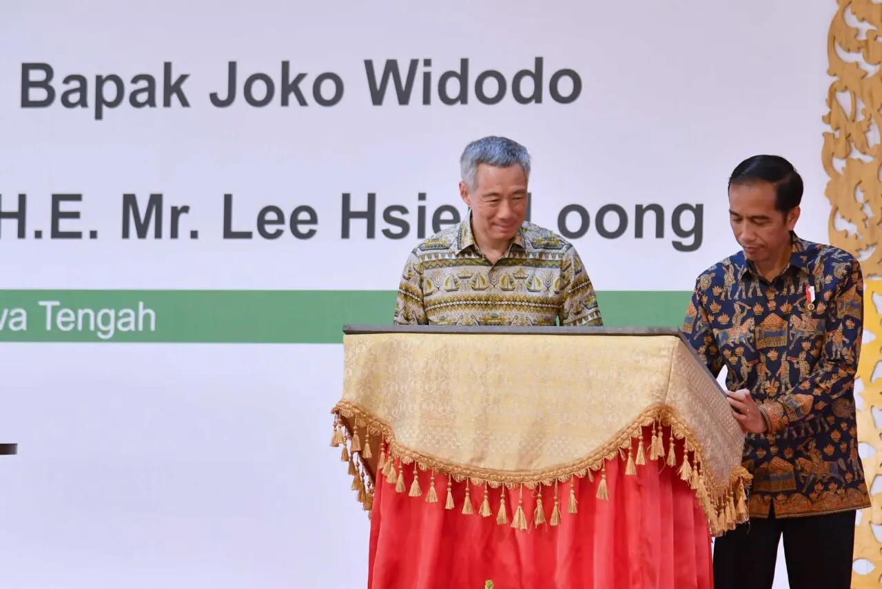 Presiden Joko Widodo bersama dengan Perdana Menteri (PM) Singapura Lee Hsien Loong meresmikan Kawasan Industri Kendal (KIK) di Jawa Tengah pada Senin (14/11/2016).