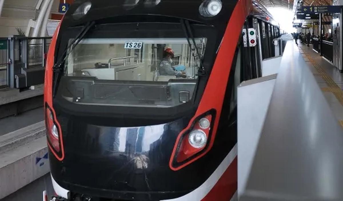 "Masih ada beberapa hal yang belum pas antara stasiun dan kereta LRT Jabodebek, seperti pintu kereta dan pintu di stasiun yang belum presisi dan beberapa hal minor lainnya,"