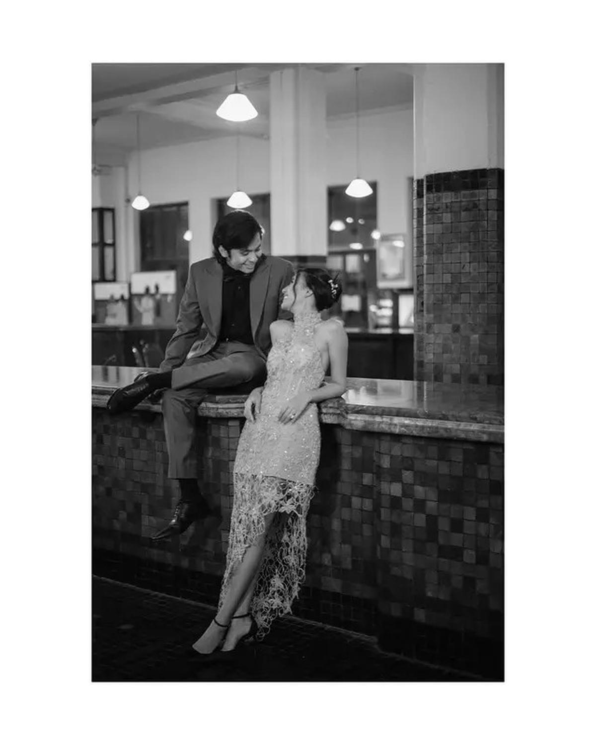 8 Foto Prewedding Angga Yunanda dan Shenina Cinnamon yang Bak Adegan Film Berbagai Genre