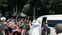 Krunk si maskot YG entertainment yang tak kalah piopuler, sudah tiba di GBK untuk merayakan konser Blackpink, (Source: Twitter/ @rox1oneit)