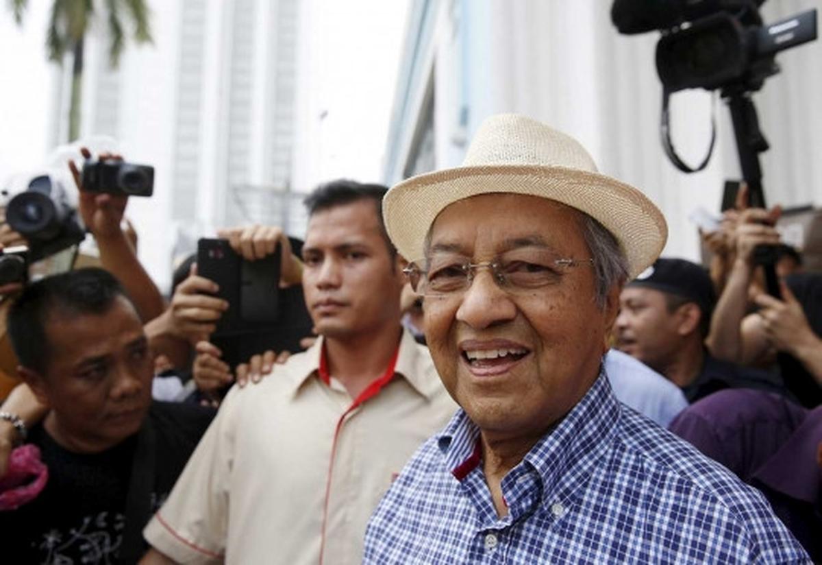 Bertopi koboi, Mahathir Mohamad ikut demo Najib Razak