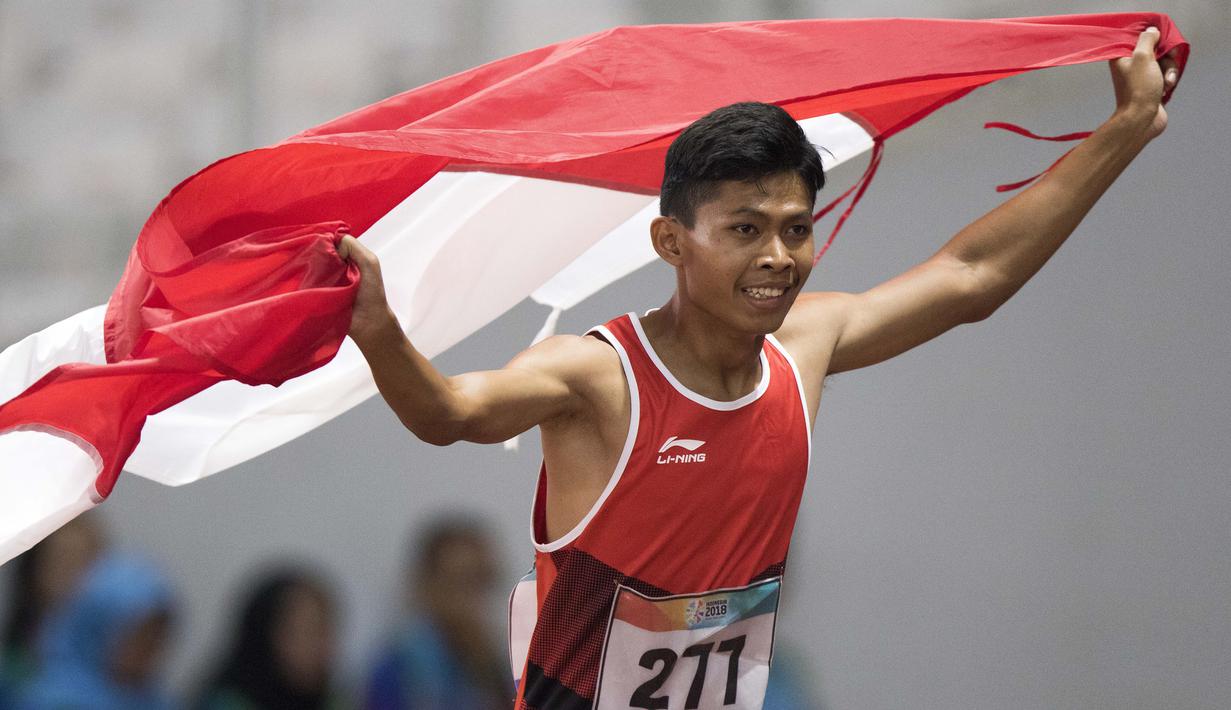 Purnomo Sapto Yogo pelari Indonesia meraih medali emas di nomor 100 meter putra klasifikasi T37 pada Asian Para Games 2018, di Stadion Utama Gelora Bung Karno Jakarta, Selasa (9/10/2018).  (Bola.com/Peksi Cahyo)