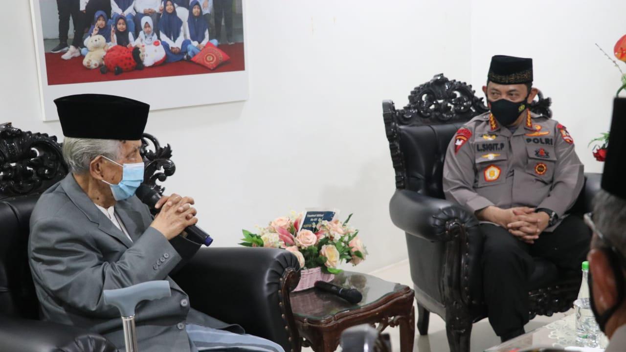 Kapolri Jenderal Listyo Sigit Prabowo sowan ke Ketua Majelis Ulama Indonesia (MUI) Sulawesi Selatan.