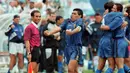 Penyerang Argentina, Diego Maradona, melakukan selebrasi saat melawan Yunani pada laga Piala Dunia di Amerika Serikat (21/6/1994). (AFP/Daniel Garcia)