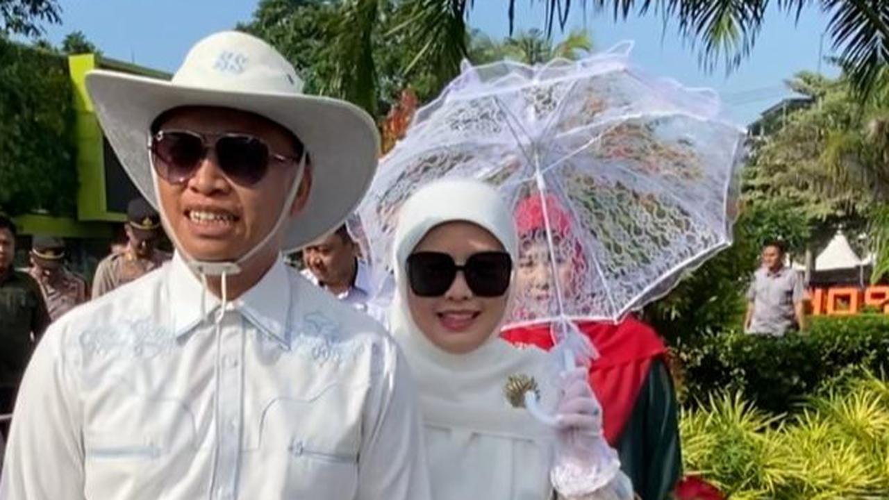 Bak Model Profesional, Wali Kota Depok hingga Anggota Dewan Bergaya Vintage Ikut Fashion Show Era 70-an