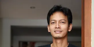 Fedi Nuril mengembangkan kemampuannya di dunia entertainment dengan menjadi sutradara video klip girlband Blink berjudul 'Percayalah'. (Deki Prayoga/Bintang.com)