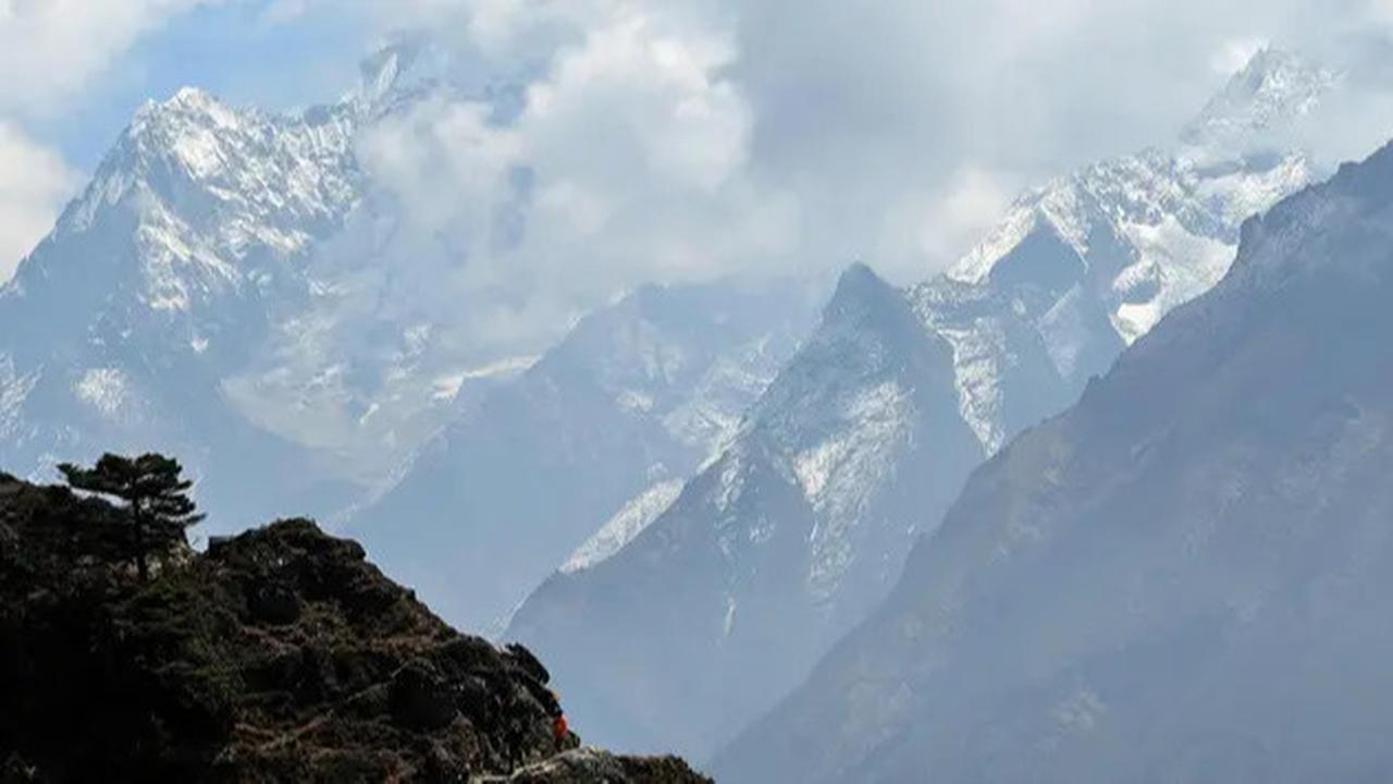 Misteri Sejarah Pendakian ke Puncak Gunung Everest, Siapa yang Pertama?