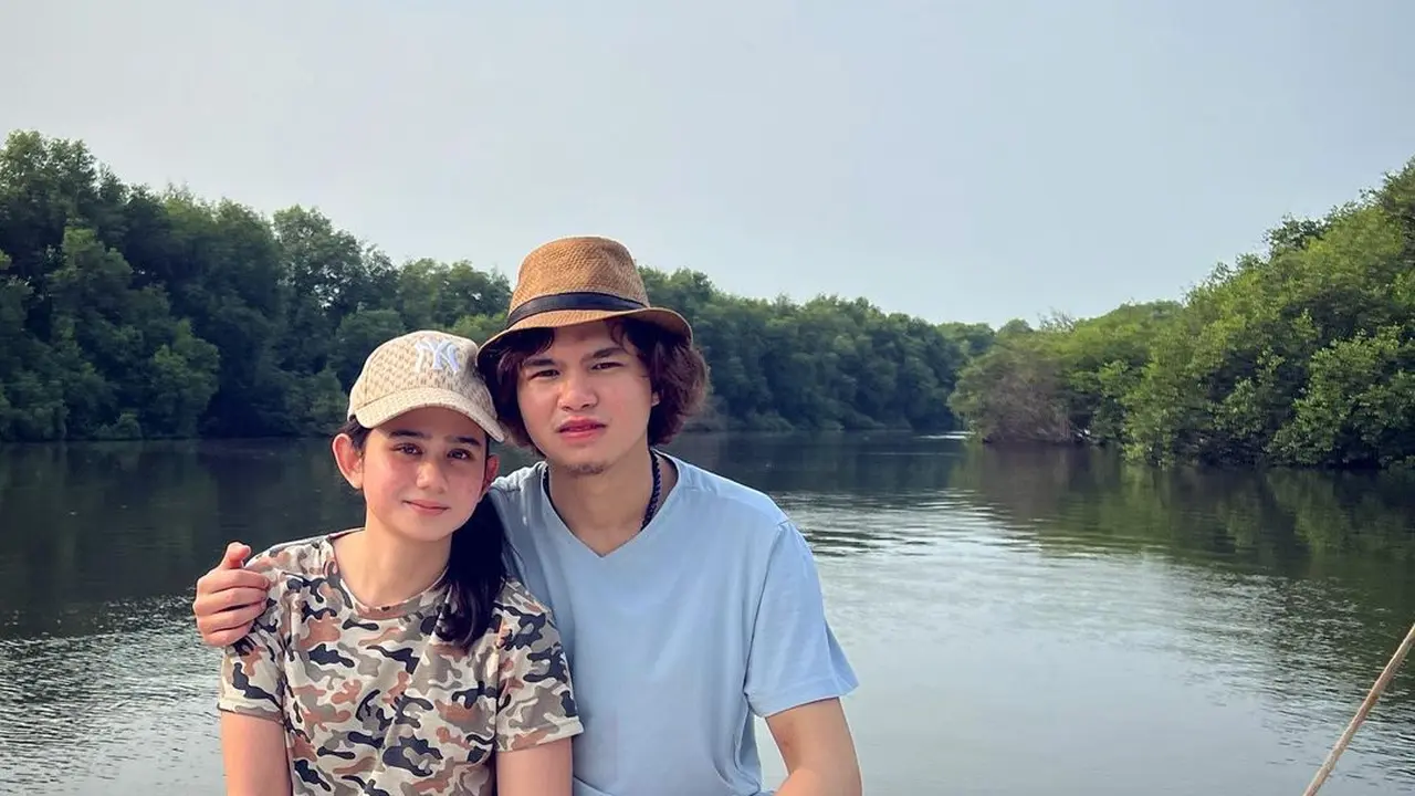 7 Potret Gaya Kompak Tissa Biani dan Dul Jaelani dengan OOTD Couple