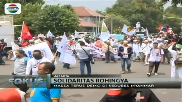 Aksi bela Rohingya di kawasan Bundaran HI berjalan tertib meski timbulkan kemacetan.