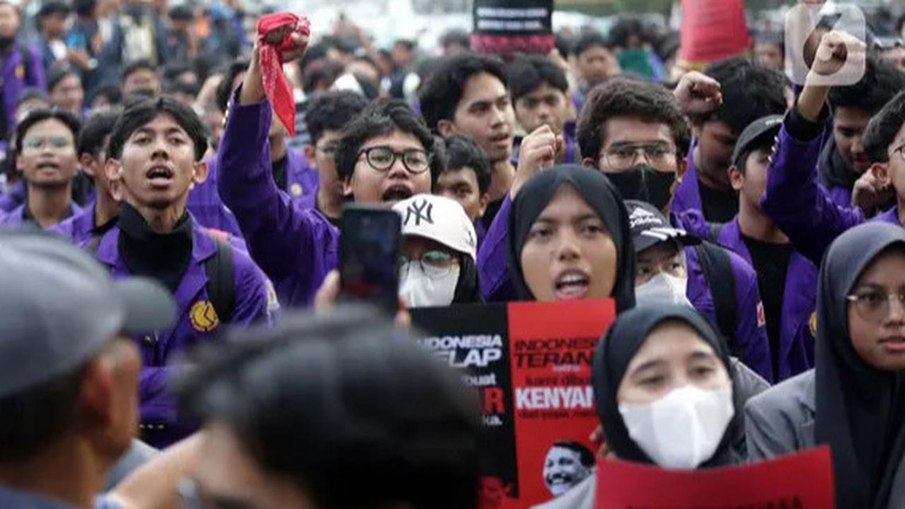 Gaya Hidup Mewah Anak Kapolda Kalsel Ghazyendha Aditya Pratama: Pamer Naik Jet Pribadi, Jajan Rp1 Miliar