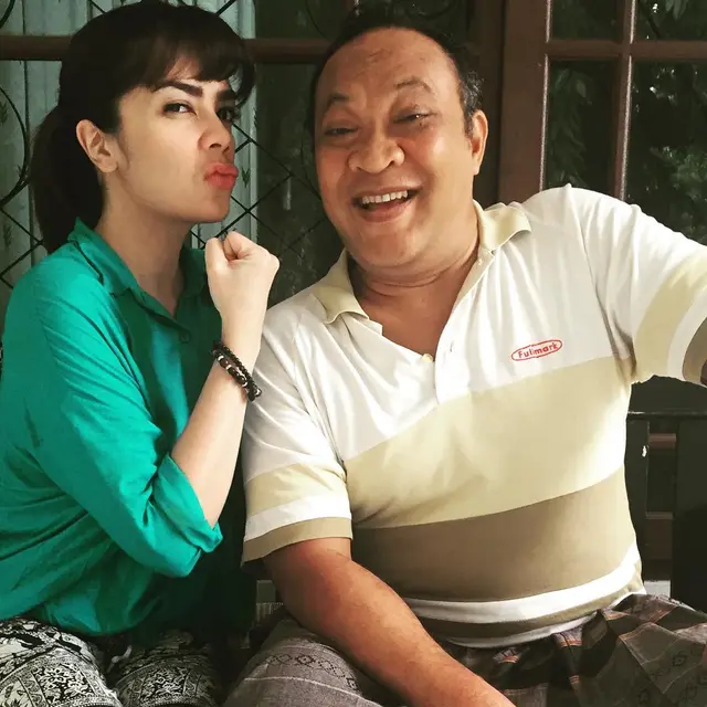 6 Potret Pemeran Romlah dan Kardun Tukang Bubur Naik Haji, Tetap Kompak