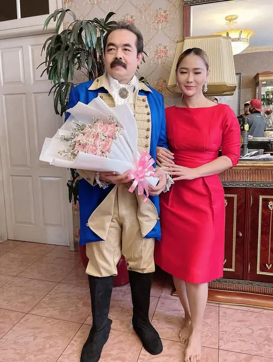 <p>27 tahun menikah, biduk rumah tangga Inul Daratista dan Adam Suseno hampir tak pernah tersentuh gosip miring. Apalagi gosip soal perselingkuhan. Inul dan Adam pun selalu tampil mesra hingga sekarang. (FOTO: instagram.com/inul.d/)</p>
