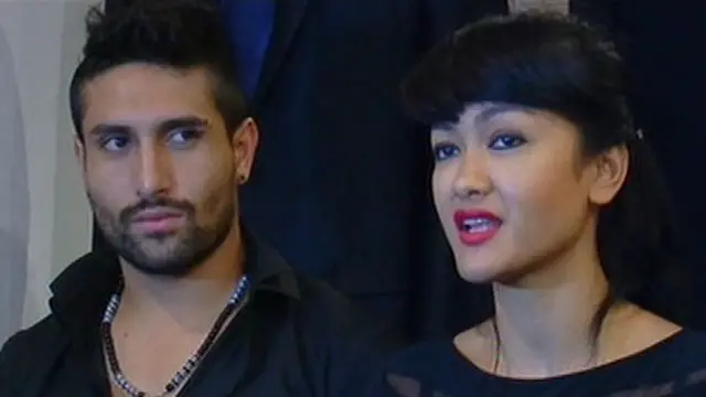 [VIDEO] Jupe dan Gaston Fitting Baju pertunangan